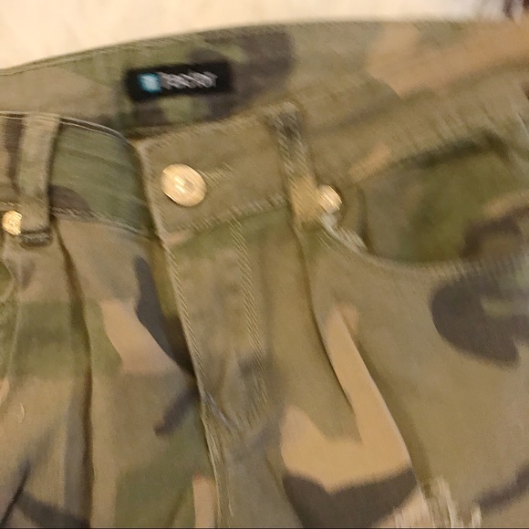 Distressed Camo Pants - Picture 3 of 5